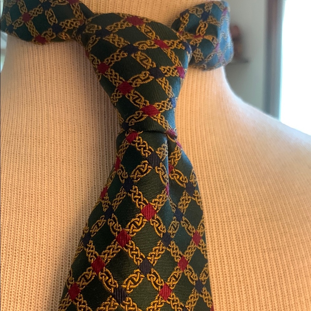 PATRICK FRANCIS IRELAND 100% silk tie with CELTIC KNOT